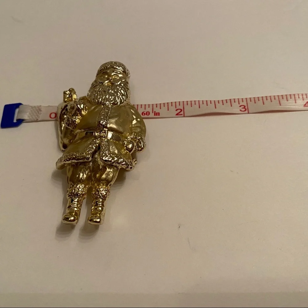 VINTAGE AJC BROOCH PIN SANTA GOLD TONE CHRISTMAS HOLIDAY XMAS JEWELRY